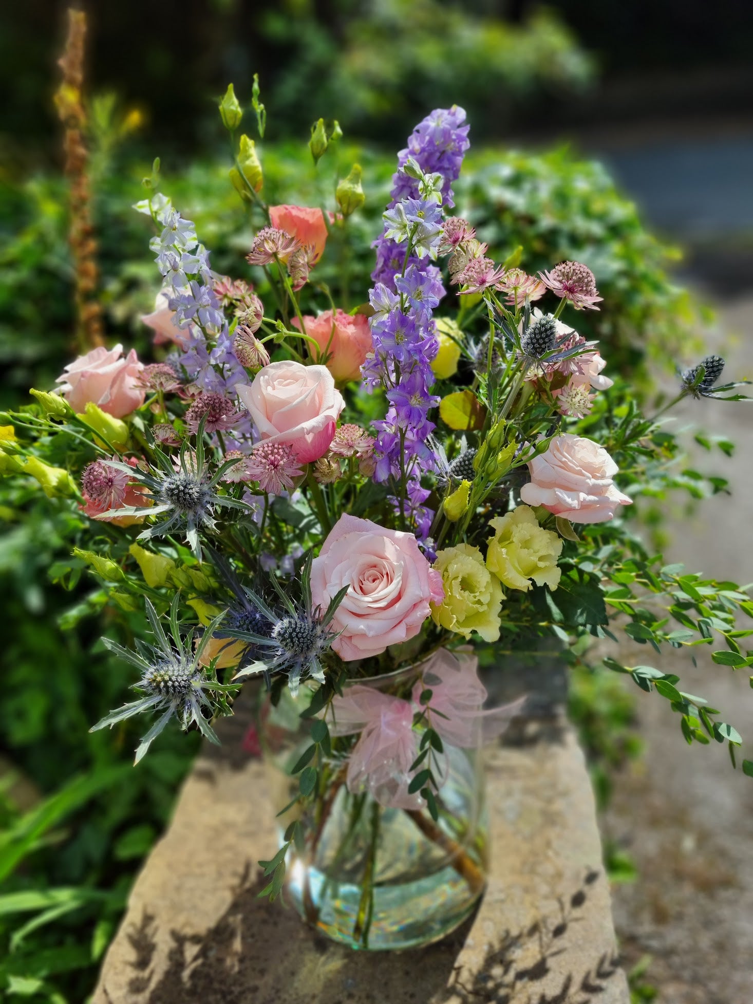 Vase flower arrangement sales